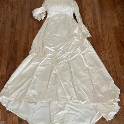 Vintage Satin and Lace Wedding Dress and Veil (HC-BC)