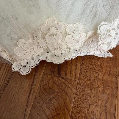 Vintage Satin and Lace Wedding Dress and Veil (HC-BC)