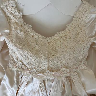 Vintage Satin and Lace Wedding Dress and Veil (HC-BC)