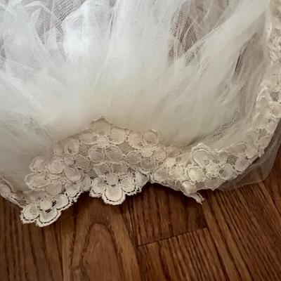 Vintage Satin and Lace Wedding Dress and Veil (HC-BC)