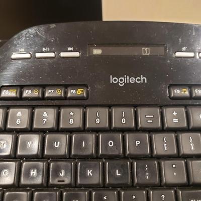 Dell OptiPlex 3020. ViewSonic Monitor, Logitech Keyboard/Mouse, Surge Protector (BLR-KD)