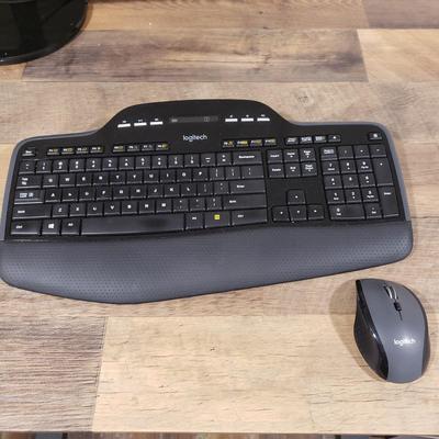 Dell OptiPlex 3020. ViewSonic Monitor, Logitech Keyboard/Mouse, Surge Protector (BLR-KD)