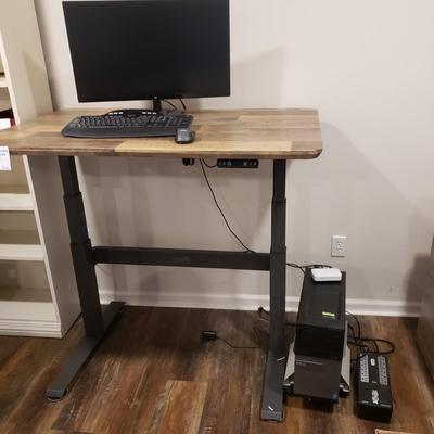 Dell OptiPlex 3020. ViewSonic Monitor, Logitech Keyboard/Mouse, Surge Protector (BLR-KD)