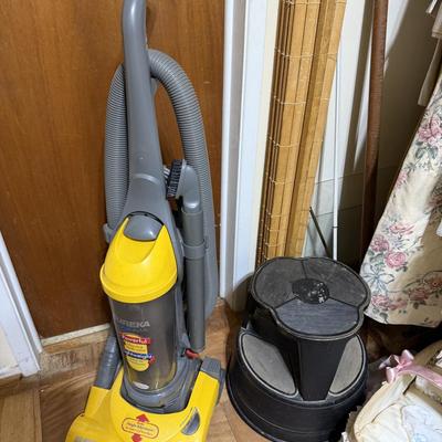 Sale Photo Thumbnail #188: Curtains, vacuum, step stool, towels, spring decor, baskets