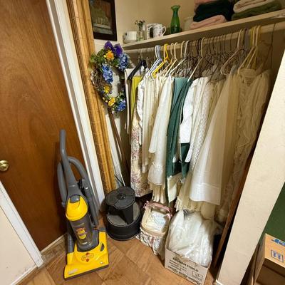 Sale Photo Thumbnail #187: Curtains, vacuum, step stool, towels, spring decor, baskets