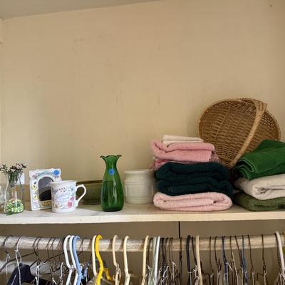 Sale Photo Thumbnail #189: Curtains, vacuum, step stool, towels, spring decor, baskets