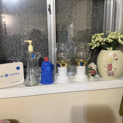 Sale Photo Thumbnail #281: Bed, bath, & kitchen linens, office supplies, vases, milk glass, personal hygiene items, mirror, wall decor, games & more
DOES NOT INCLUDE TABLE, GRAY PLASTIC SHELVING, BROWN PLASTIC SHELVING,