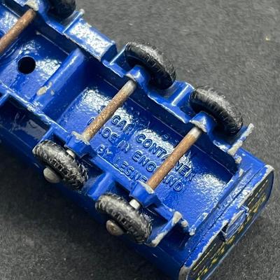 LOT 88: Vintage Lesney Matchbox Vehicles - Snow Trac, Sugar Container, Alvis Stalwart and Ford Heavy Wreck Truck