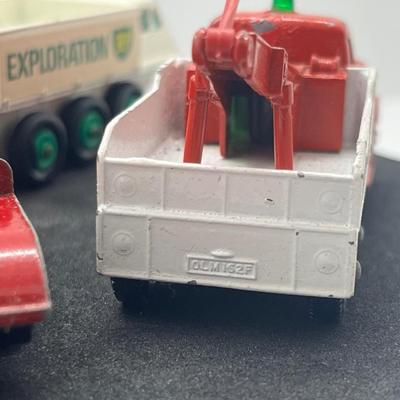 LOT 88: Vintage Lesney Matchbox Vehicles - Snow Trac, Sugar Container, Alvis Stalwart and Ford Heavy Wreck Truck