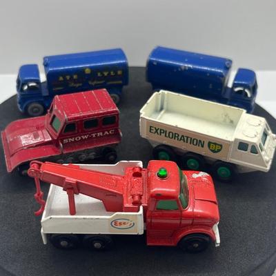 LOT 88: Vintage Lesney Matchbox Vehicles - Snow Trac, Sugar Container, Alvis Stalwart and Ford Heavy Wreck Truck