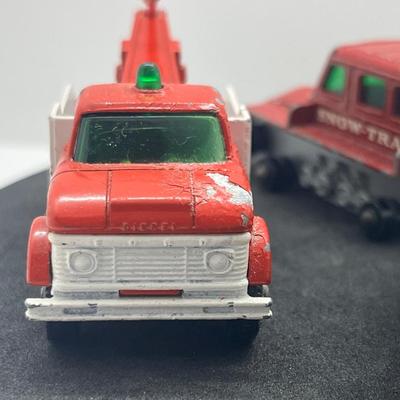 LOT 88: Vintage Lesney Matchbox Vehicles - Snow Trac, Sugar Container, Alvis Stalwart and Ford Heavy Wreck Truck