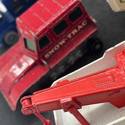 LOT 88: Vintage Lesney Matchbox Vehicles - Snow Trac, Sugar Container, Alvis Stalwart and Ford Heavy Wreck Truck