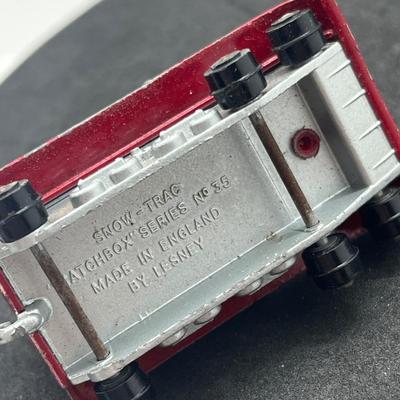 LOT 88: Vintage Lesney Matchbox Vehicles - Snow Trac, Sugar Container, Alvis Stalwart and Ford Heavy Wreck Truck