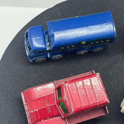 LOT 88: Vintage Lesney Matchbox Vehicles - Snow Trac, Sugar Container, Alvis Stalwart and Ford Heavy Wreck Truck