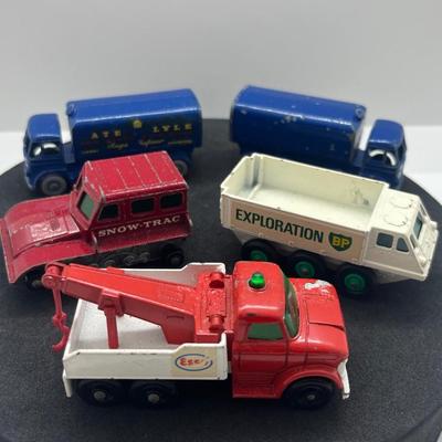 LOT 88: Vintage Lesney Matchbox Vehicles - Snow Trac, Sugar Container, Alvis Stalwart and Ford Heavy Wreck Truck