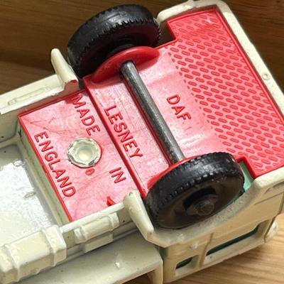 LOT 95: Vintage Lesney Matchbox Vehicles - Refuse Truck, Dumper Truck, Grit Spreading Truck, Tippax Refuse Collector and More