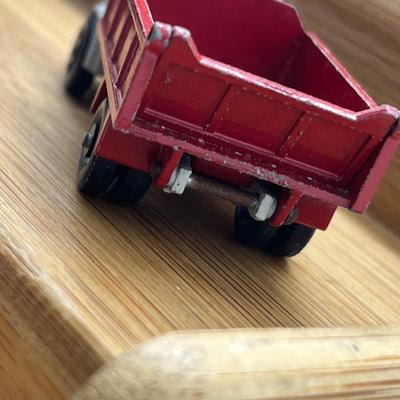 LOT 95: Vintage Lesney Matchbox Vehicles - Refuse Truck, Dumper Truck, Grit Spreading Truck, Tippax Refuse Collector and More