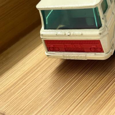 LOT 95: Vintage Lesney Matchbox Vehicles - Refuse Truck, Dumper Truck, Grit Spreading Truck, Tippax Refuse Collector and More