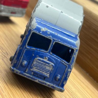 LOT 95: Vintage Lesney Matchbox Vehicles - Refuse Truck, Dumper Truck, Grit Spreading Truck, Tippax Refuse Collector and More