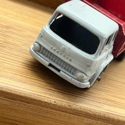 LOT 95: Vintage Lesney Matchbox Vehicles - Refuse Truck, Dumper Truck, Grit Spreading Truck, Tippax Refuse Collector and More