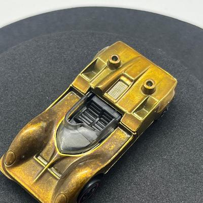 LOT 101: Vintage Redline Hot Wheels Chaparral 2G 1988 Mattel