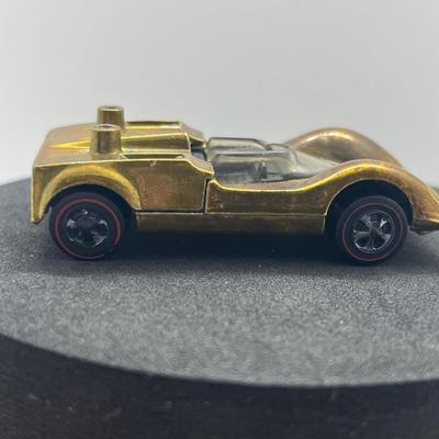 LOT 101: Vintage Redline Hot Wheels Chaparral 2G 1988 Mattel