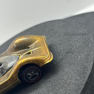 LOT 101: Vintage Redline Hot Wheels Chaparral 2G 1988 Mattel