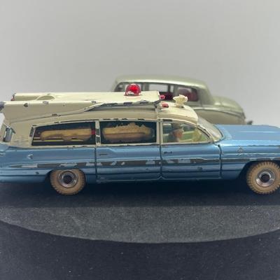 LOT 103: Vintage Dinky Toys Vehicles - Rolls Royce Phantom V and Superior Criterion