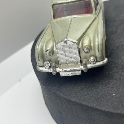 LOT 103: Vintage Dinky Toys Vehicles - Rolls Royce Phantom V and Superior Criterion