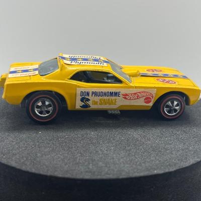 LOT 105: Vintage Redline Hot Wheels 1969 Yellow Enamel Snake USA Don Prudhomme Funny Car