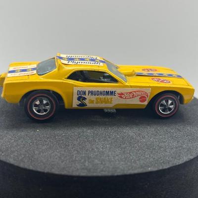 LOT 105: Vintage Redline Hot Wheels 1969 Yellow Enamel Snake USA Don Prudhomme Funny Car