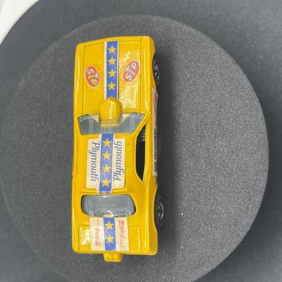 LOT 105: Vintage Redline Hot Wheels 1969 Yellow Enamel Snake USA Don Prudhomme Funny Car