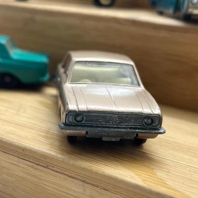 LOT 107: Vintage Lesney Matchbox Cars - Mercury Cougar, Ford Zephyr, Ford Cortina, Lincoln Continental and Ford Zodiac MK IV