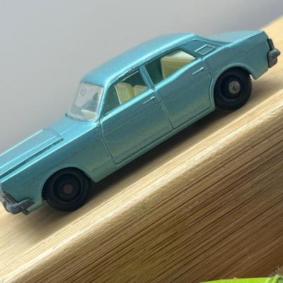 LOT 107: Vintage Lesney Matchbox Cars - Mercury Cougar, Ford Zephyr, Ford Cortina, Lincoln Continental and Ford Zodiac MK IV