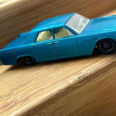 LOT 107: Vintage Lesney Matchbox Cars - Mercury Cougar, Ford Zephyr, Ford Cortina, Lincoln Continental and Ford Zodiac MK IV