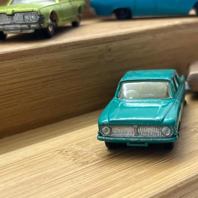 LOT 107: Vintage Lesney Matchbox Cars - Mercury Cougar, Ford Zephyr, Ford Cortina, Lincoln Continental and Ford Zodiac MK IV