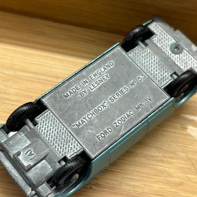 LOT 107: Vintage Lesney Matchbox Cars - Mercury Cougar, Ford Zephyr, Ford Cortina, Lincoln Continental and Ford Zodiac MK IV