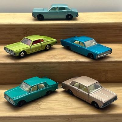 LOT 107: Vintage Lesney Matchbox Cars - Mercury Cougar, Ford Zephyr, Ford Cortina, Lincoln Continental and Ford Zodiac MK IV