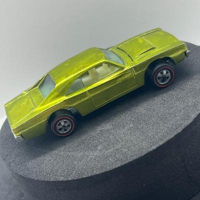 LOT 111: Vintage Redline Hot Wheels Custom Dodge Charger 1968 Mattel