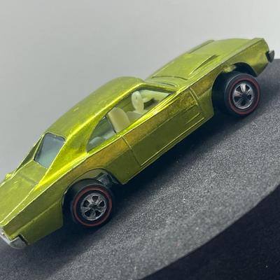 LOT 111: Vintage Redline Hot Wheels Custom Dodge Charger 1968 Mattel