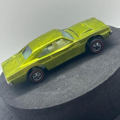 LOT 111: Vintage Redline Hot Wheels Custom Dodge Charger 1968 Mattel