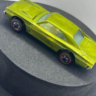 LOT 111: Vintage Redline Hot Wheels Custom Dodge Charger 1968 Mattel