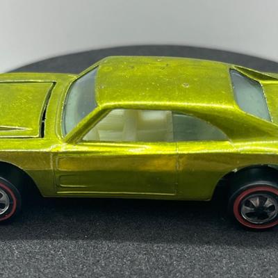 LOT 111: Vintage Redline Hot Wheels Custom Dodge Charger 1968 Mattel