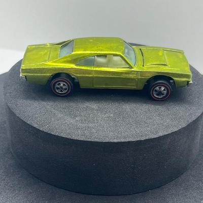 LOT 111: Vintage Redline Hot Wheels Custom Dodge Charger 1968 Mattel