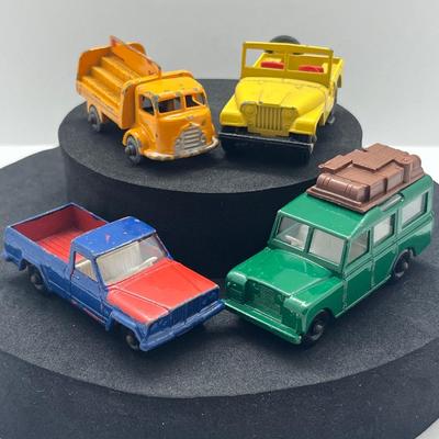 LOT Vintage Lesney Matchbox Vehicles - Land Rover Safari, Jeep, Jeep Gladiator, Karrier Bantam 2 Ton
