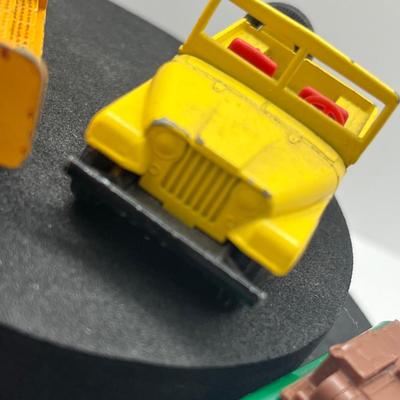 LOT Vintage Lesney Matchbox Vehicles - Land Rover Safari, Jeep, Jeep Gladiator, Karrier Bantam 2 Ton