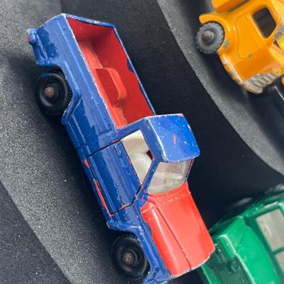 LOT Vintage Lesney Matchbox Vehicles - Land Rover Safari, Jeep, Jeep Gladiator, Karrier Bantam 2 Ton