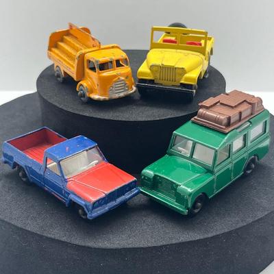LOT Vintage Lesney Matchbox Vehicles - Land Rover Safari, Jeep, Jeep Gladiator, Karrier Bantam 2 Ton