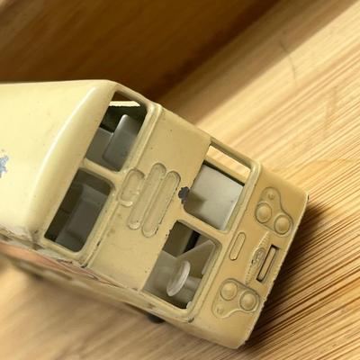 LOT 120: Vintage Lesney Matchbox Vehicles - Mercedes Coach, Freeman Inter-City Commuter, Royal Tiger Coach, Daimler Bus, Coach,...