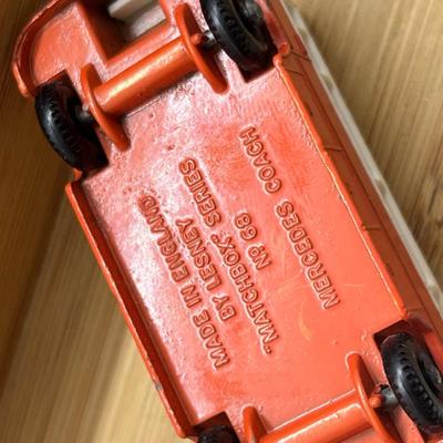 LOT 120: Vintage Lesney Matchbox Vehicles - Mercedes Coach, Freeman Inter-City Commuter, Royal Tiger Coach, Daimler Bus, Coach,...